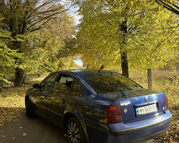 Синий Фольксваген Пассат, объемом двигателя 1.8 л и пробегом 250 тыс. км за 3500 $, фото 2 на Automoto.ua