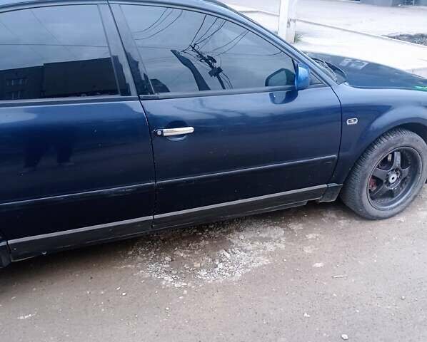 Синий Фольксваген Пассат, объемом двигателя 1.9 л и пробегом 372 тыс. км за 3600 $, фото 1 на Automoto.ua