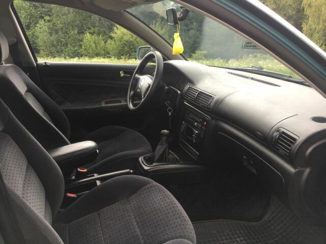 Синий Фольксваген Пассат, объемом двигателя 1.6 л и пробегом 285 тыс. км за 3750 $, фото 6 на Automoto.ua