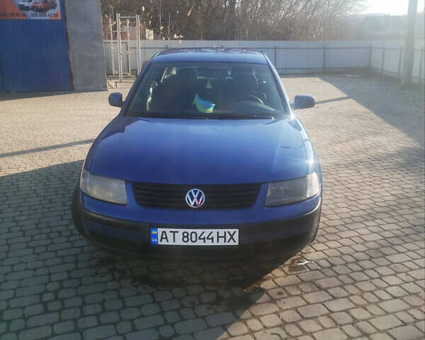 Синий Фольксваген Пассат, объемом двигателя 1.6 л и пробегом 420 тыс. км за 2500 $, фото 1 на Automoto.ua