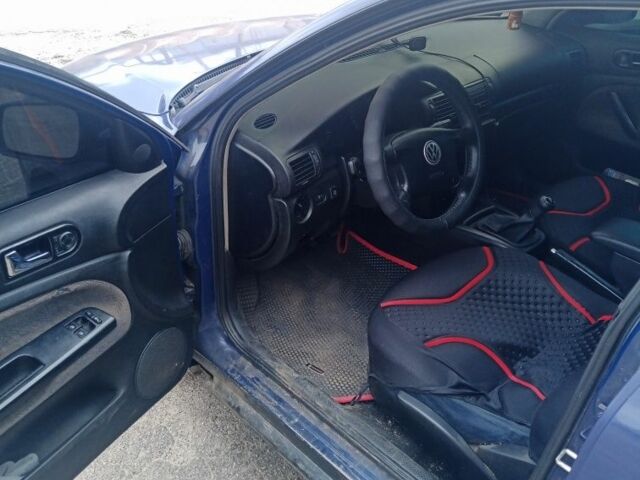 Синій Фольксваген Пассат, об'ємом двигуна 1.8 л та пробігом 400 тис. км за 4000 $, фото 2 на Automoto.ua