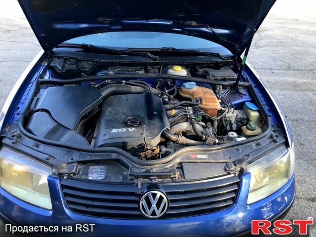 Синий Фольксваген Пассат, объемом двигателя 1.8 л и пробегом 302 тыс. км за 3850 $, фото 5 на Automoto.ua