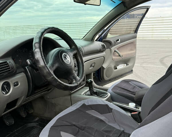 Синий Фольксваген Пассат, объемом двигателя 1.9 л и пробегом 500 тыс. км за 2000 $, фото 3 на Automoto.ua