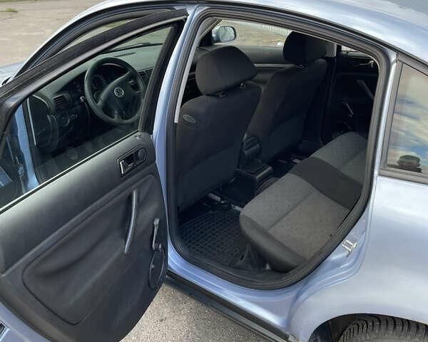 Синий Фольксваген Пассат, объемом двигателя 1.8 л и пробегом 280 тыс. км за 3400 $, фото 12 на Automoto.ua