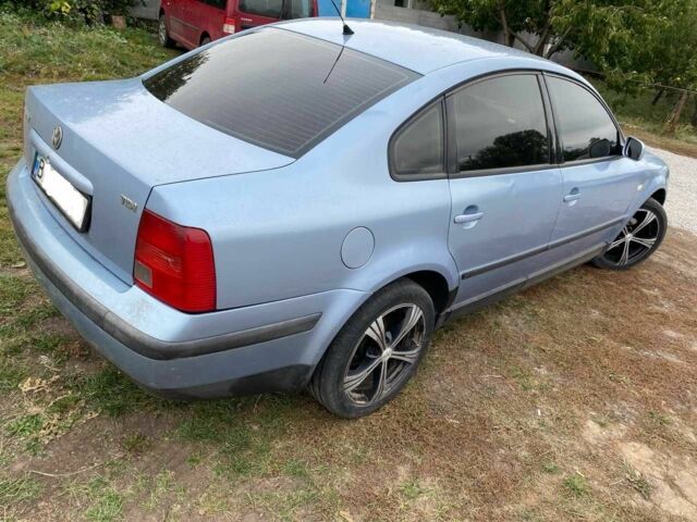 Синий Фольксваген Пассат, объемом двигателя 1.9 л и пробегом 377 тыс. км за 2650 $, фото 3 на Automoto.ua