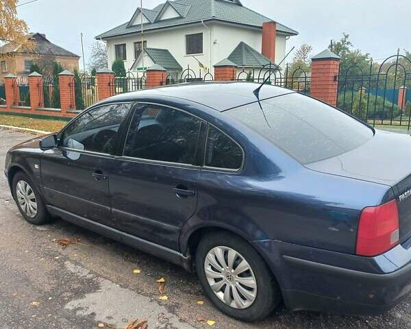 Синій Фольксваген Пассат, об'ємом двигуна 1.6 л та пробігом 403 тис. км за 3800 $, фото 25 на Automoto.ua