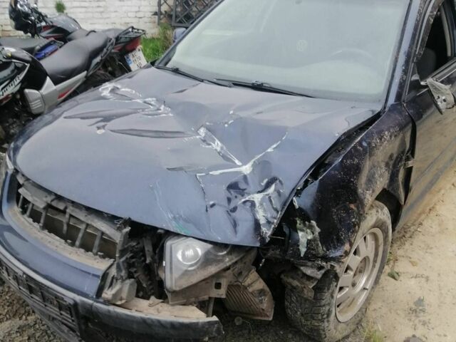 Синий Фольксваген Пассат, объемом двигателя 1.9 л и пробегом 380 тыс. км за 1450 $, фото 2 на Automoto.ua