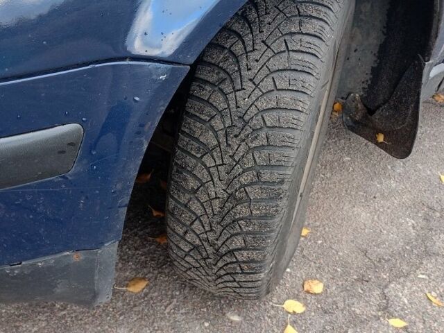 Синий Фольксваген Пассат, объемом двигателя 1.8 л и пробегом 283 тыс. км за 2650 $, фото 1 на Automoto.ua