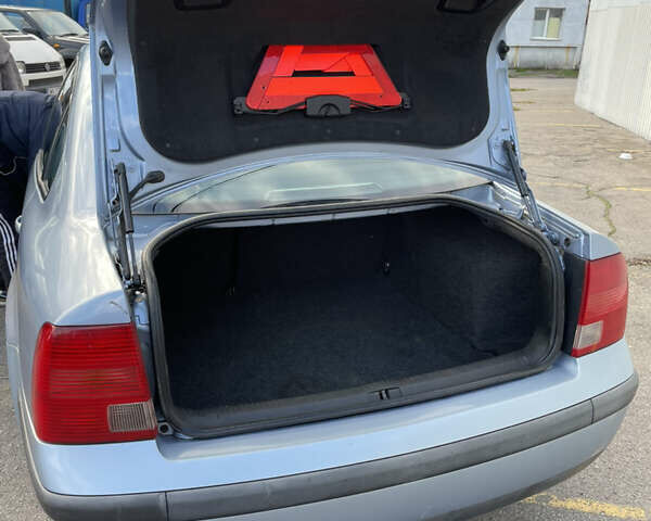 Синий Фольксваген Пассат, объемом двигателя 1.8 л и пробегом 280 тыс. км за 3400 $, фото 15 на Automoto.ua