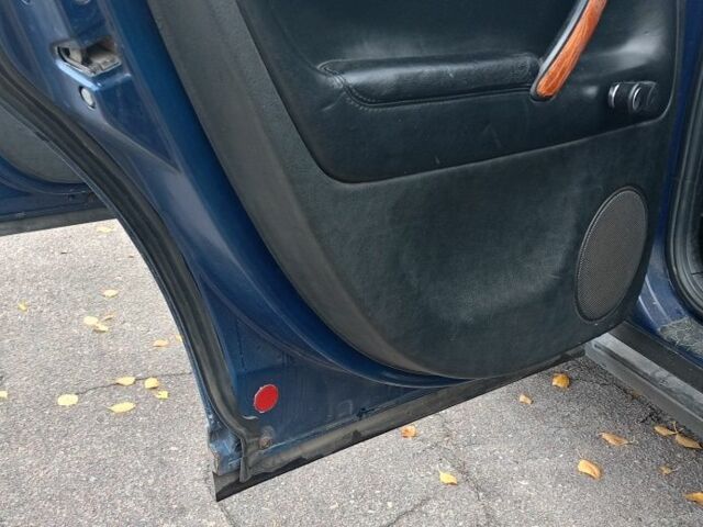 Синий Фольксваген Пассат, объемом двигателя 1.8 л и пробегом 283 тыс. км за 2650 $, фото 6 на Automoto.ua