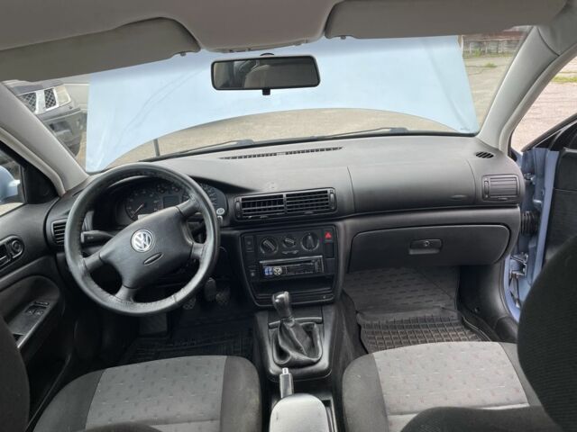 Синий Фольксваген Пассат, объемом двигателя 1.8 л и пробегом 280 тыс. км за 3400 $, фото 10 на Automoto.ua