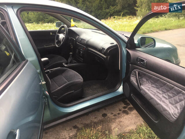 Синий Фольксваген Пассат, объемом двигателя 1.6 л и пробегом 285 тыс. км за 3750 $, фото 13 на Automoto.ua