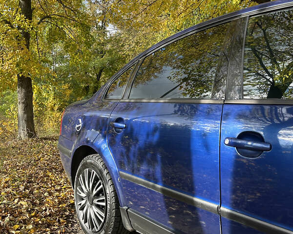 Синий Фольксваген Пассат, объемом двигателя 1.8 л и пробегом 250 тыс. км за 3500 $, фото 3 на Automoto.ua