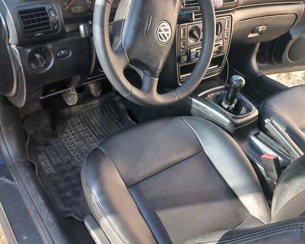 Синій Фольксваген Пассат, об'ємом двигуна 1.6 л та пробігом 403 тис. км за 3800 $, фото 5 на Automoto.ua