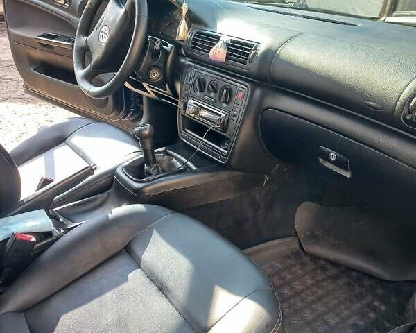 Синій Фольксваген Пассат, об'ємом двигуна 1.6 л та пробігом 403 тис. км за 3800 $, фото 22 на Automoto.ua