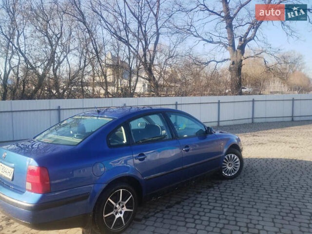 Синий Фольксваген Пассат, объемом двигателя 1.6 л и пробегом 420 тыс. км за 2500 $, фото 3 на Automoto.ua