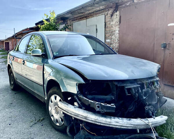 Синий Фольксваген Пассат, объемом двигателя 1.78 л и пробегом 189 тыс. км за 1699 $, фото 4 на Automoto.ua