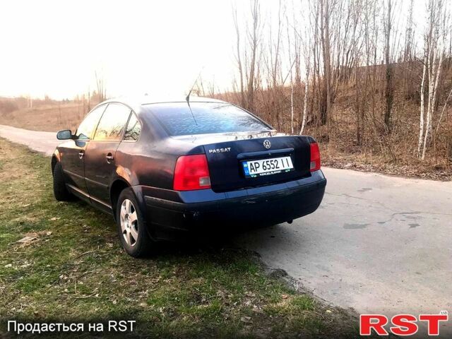 Синий Фольксваген Пассат, объемом двигателя 1.8 л и пробегом 452 тыс. км за 4400 $, фото 2 на Automoto.ua