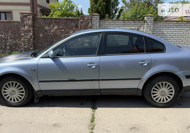 Синій Фольксваген Пассат, об'ємом двигуна 1.8 л та пробігом 250 тис. км за 2599 $, фото 3 на Automoto.ua