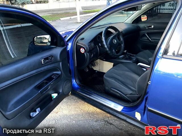 Синий Фольксваген Пассат, объемом двигателя 1.8 л и пробегом 302 тыс. км за 3850 $, фото 1 на Automoto.ua