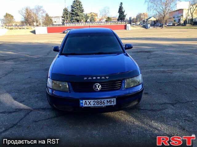 Синий Фольксваген Пассат, объемом двигателя 1.8 л и пробегом 302 тыс. км за 3850 $, фото 3 на Automoto.ua