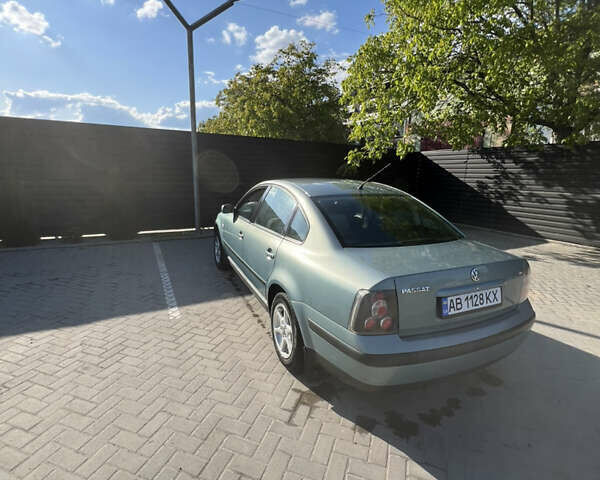 Синий Фольксваген Пассат, объемом двигателя 1.78 л и пробегом 300 тыс. км за 3800 $, фото 4 на Automoto.ua