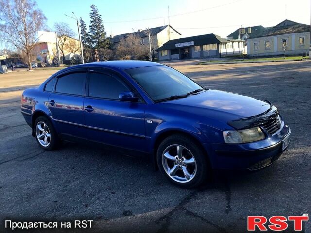 Синий Фольксваген Пассат, объемом двигателя 1.8 л и пробегом 302 тыс. км за 3850 $, фото 6 на Automoto.ua