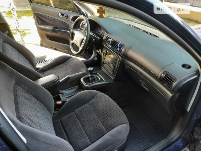 Синий Фольксваген Пассат, объемом двигателя 1.8 л и пробегом 376 тыс. км за 3500 $, фото 5 на Automoto.ua