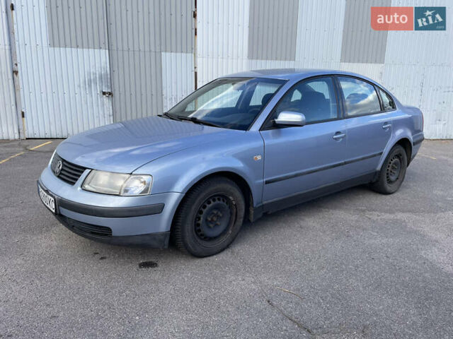 Синий Фольксваген Пассат, объемом двигателя 1.8 л и пробегом 280 тыс. км за 3400 $, фото 4 на Automoto.ua
