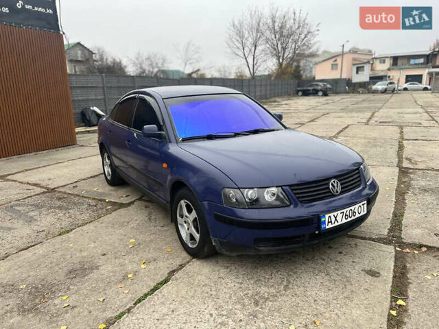 Синий Фольксваген Пассат, объемом двигателя 1.78 л и пробегом 405 тыс. км за 4200 $, фото 1 на Automoto.ua