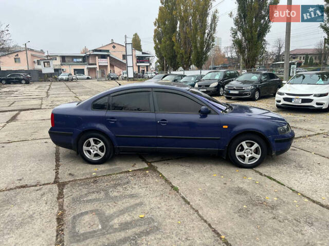 Синий Фольксваген Пассат, объемом двигателя 1.78 л и пробегом 405 тыс. км за 4200 $, фото 3 на Automoto.ua