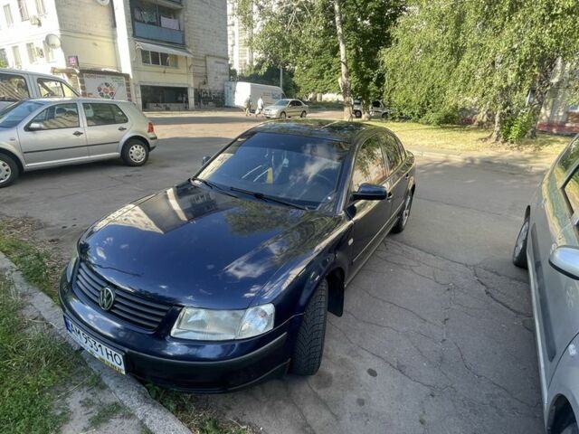 Синий Фольксваген Пассат, объемом двигателя 1.8 л и пробегом 420 тыс. км за 3000 $, фото 1 на Automoto.ua