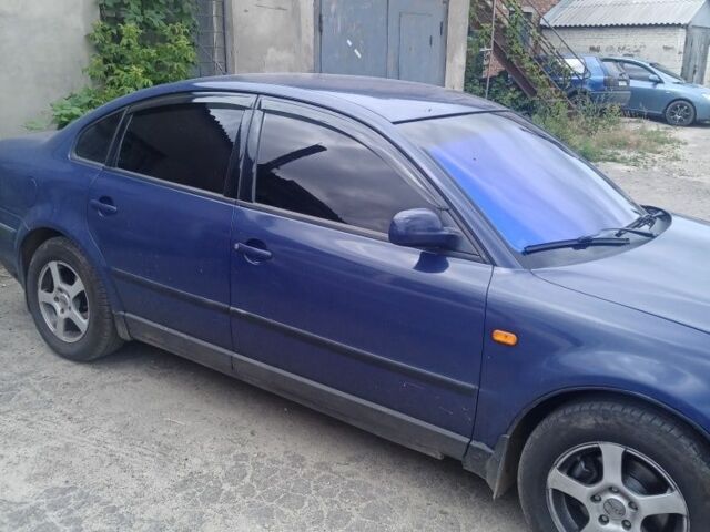 Синій Фольксваген Пассат, об'ємом двигуна 1.8 л та пробігом 400 тис. км за 4000 $, фото 1 на Automoto.ua