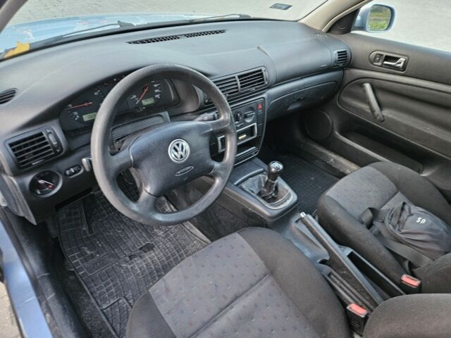 Синий Фольксваген Пассат, объемом двигателя 1.9 л и пробегом 200 тыс. км за 1900 $, фото 9 на Automoto.ua