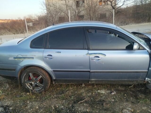 Синий Фольксваген Пассат, объемом двигателя 1.8 л и пробегом 340 тыс. км за 1000 $, фото 6 на Automoto.ua