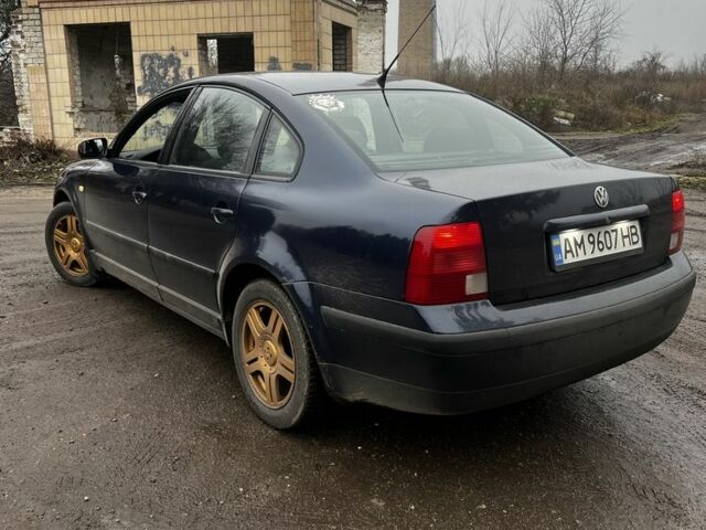 Синий Фольксваген Пассат, объемом двигателя 1.8 л и пробегом 362 тыс. км за 3200 $, фото 5 на Automoto.ua