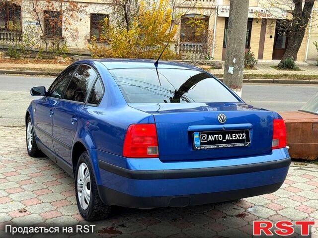 Синій Фольксваген Пассат, об'ємом двигуна 1.6 л та пробігом 255 тис. км за 3599 $, фото 5 на Automoto.ua