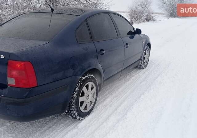 Синий Фольксваген Пассат, объемом двигателя 1.9 л и пробегом 300 тыс. км за 1800 $, фото 3 на Automoto.ua