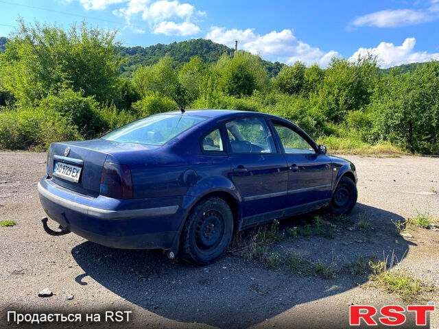 Синий Фольксваген Пассат, объемом двигателя 1.8 л и пробегом 383 тыс. км за 3500 $, фото 5 на Automoto.ua