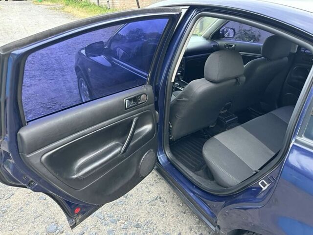 Синий Фольксваген Пассат, объемом двигателя 2.8 л и пробегом 286 тыс. км за 3300 $, фото 12 на Automoto.ua