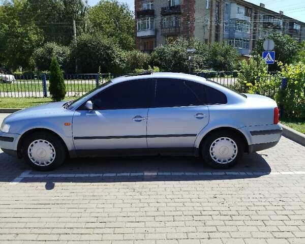 Синій Фольксваген Пассат, об'ємом двигуна 1.6 л та пробігом 250 тис. км за 4300 $, фото 21 на Automoto.ua