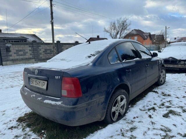 Синий Фольксваген Пассат, объемом двигателя 1.8 л и пробегом 340 тыс. км за 1800 $, фото 4 на Automoto.ua