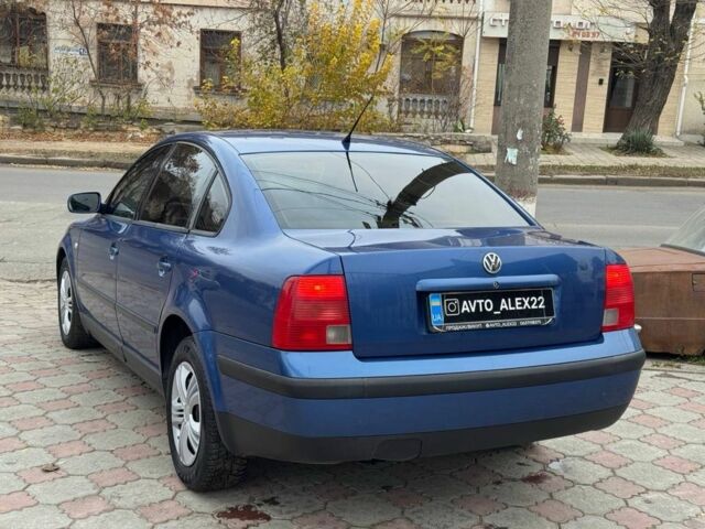 Синий Фольксваген Пассат, объемом двигателя 1.6 л и пробегом 255 тыс. км за 3599 $, фото 6 на Automoto.ua