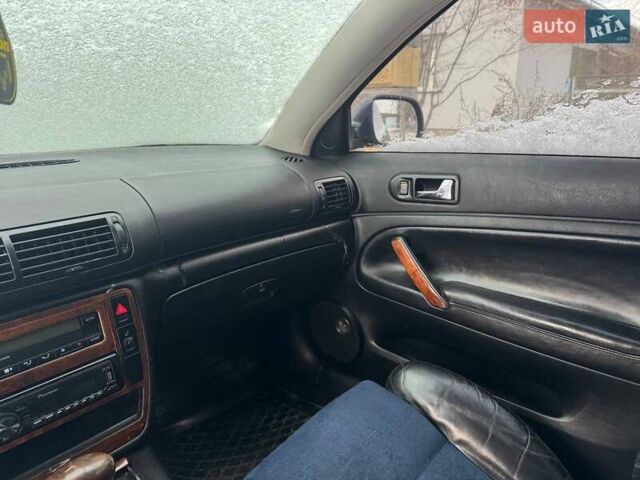 Синий Фольксваген Пассат, объемом двигателя 1.8 л и пробегом 340 тыс. км за 1800 $, фото 17 на Automoto.ua