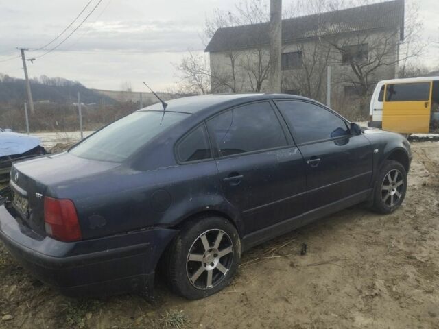 Синий Фольксваген Пассат, объемом двигателя 1.8 л и пробегом 239 тыс. км за 1200 $, фото 5 на Automoto.ua