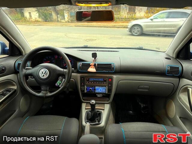 Синій Фольксваген Пассат, об'ємом двигуна 1.6 л та пробігом 255 тис. км за 3599 $, фото 8 на Automoto.ua