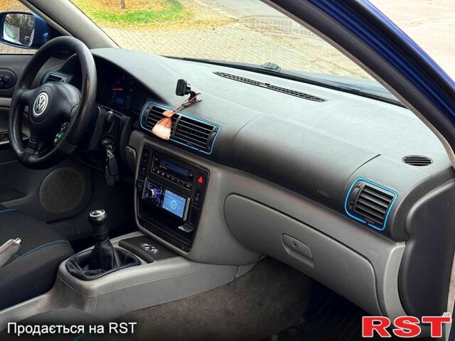 Синій Фольксваген Пассат, об'ємом двигуна 1.6 л та пробігом 255 тис. км за 3599 $, фото 9 на Automoto.ua