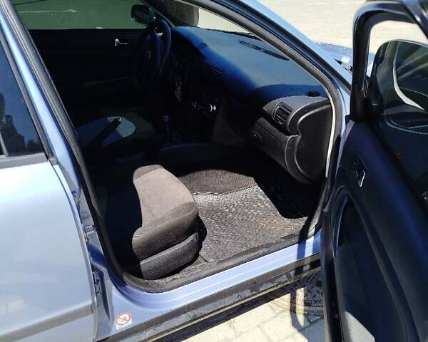 Синій Фольксваген Пассат, об'ємом двигуна 1.6 л та пробігом 250 тис. км за 4300 $, фото 13 на Automoto.ua