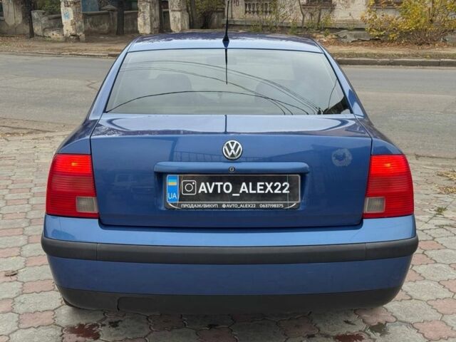Синий Фольксваген Пассат, объемом двигателя 1.6 л и пробегом 255 тыс. км за 3599 $, фото 5 на Automoto.ua