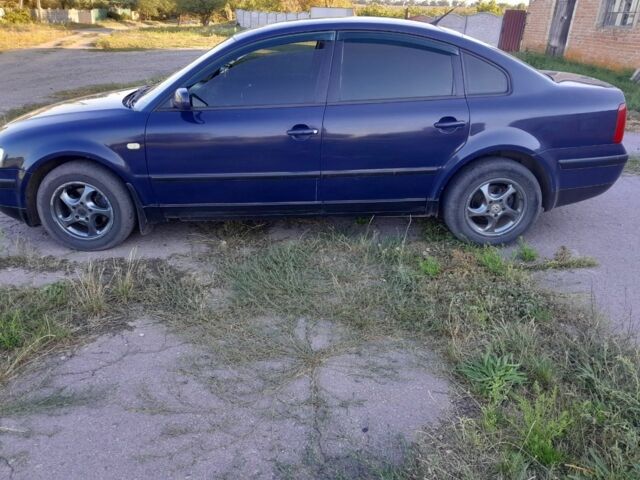 Синий Фольксваген Пассат, объемом двигателя 1.8 л и пробегом 421 тыс. км за 2806 $, фото 5 на Automoto.ua